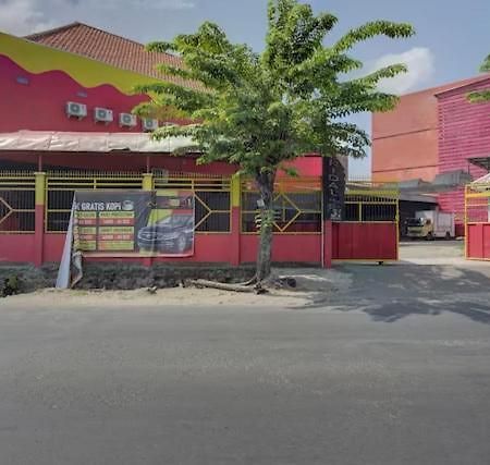Super Oyo Capital O 3198 Sukomanunggal Inn Surabaya Luaran gambar