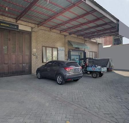 Super Oyo Capital O 3198 Sukomanunggal Inn Surabaya Luaran gambar