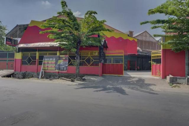 Super Oyo Capital O 3198 Sukomanunggal Inn Surabaya Luaran gambar