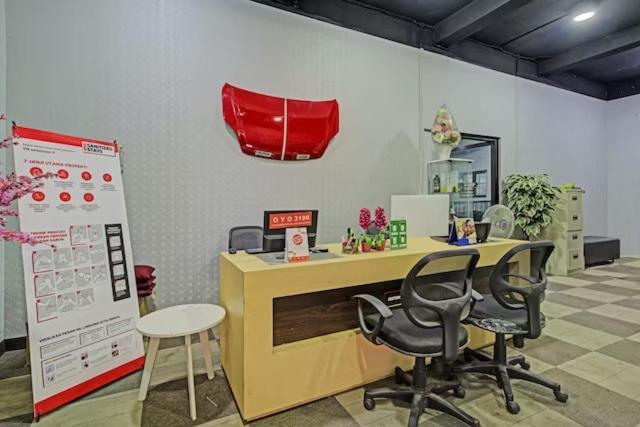 Super Oyo Capital O 3198 Sukomanunggal Inn Surabaya Luaran gambar